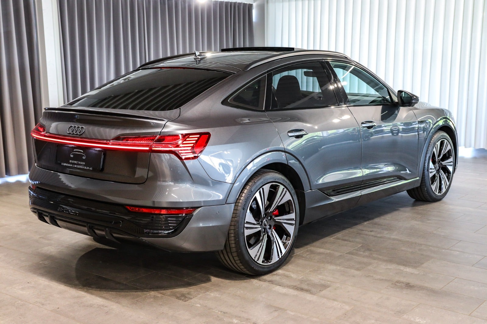 Billede af Audi Q8 e-tron 55 S-line Sportback quattro