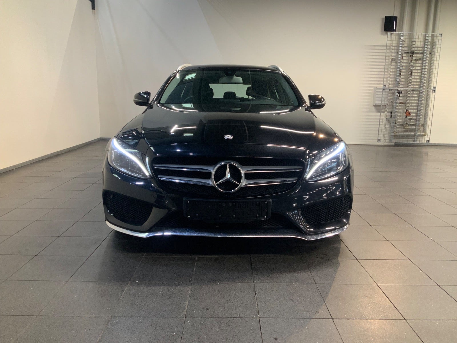 Mercedes-Benz C 200 (2/8)