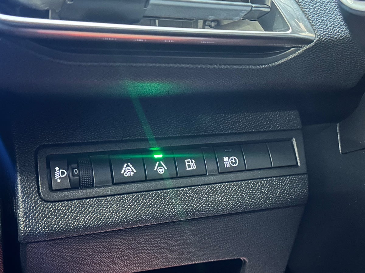 Peugeot 3008 Hybrid Allure Limited EAT8 Peugeot 3008 Hybrid Allure Limited EAT8