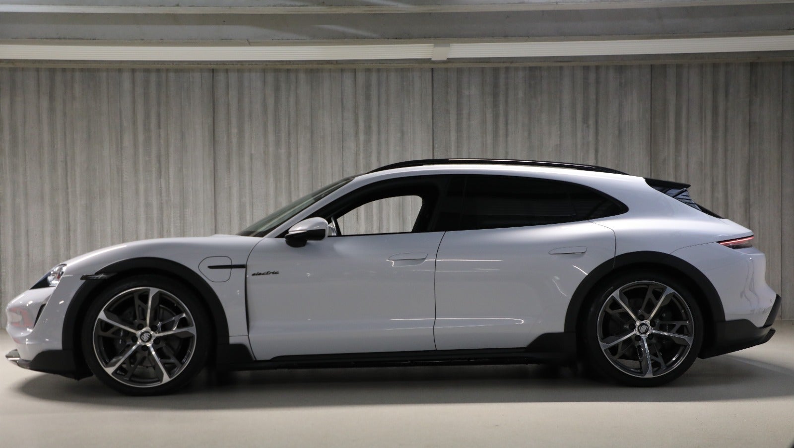 Porsche Taycan 4 Performance+ Cross Turismo