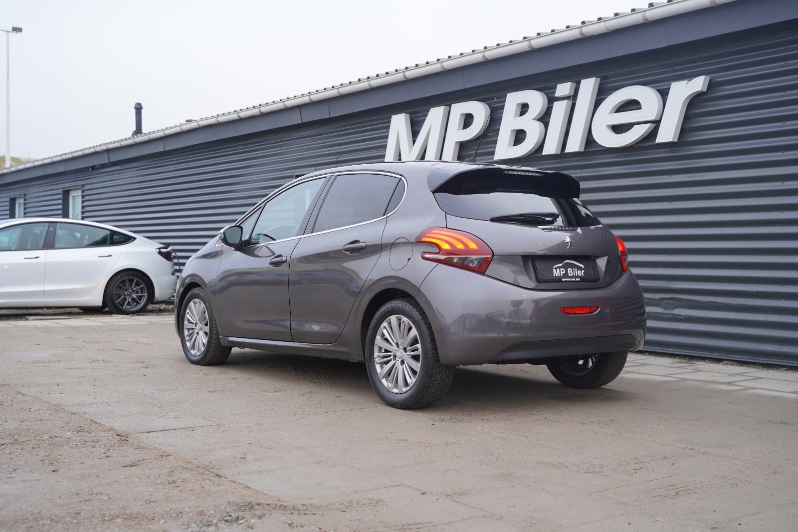 Billede af Peugeot 208 1,6 BlueHDi 100 Allure Sky