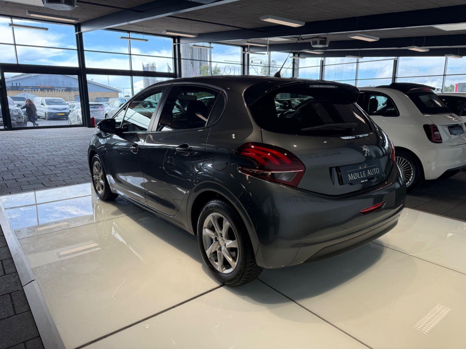Billede af Peugeot 208 1,6 BlueHDi 100 Envy Sky