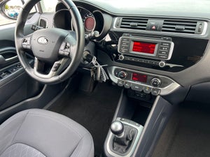 Kia Rio CVVT Attraction
