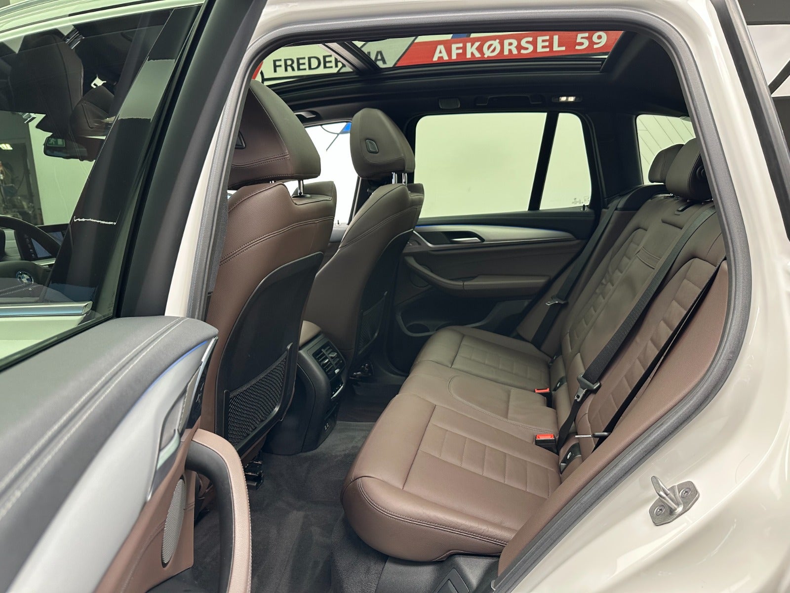 Billede af BMW iX3  Charged Impressive