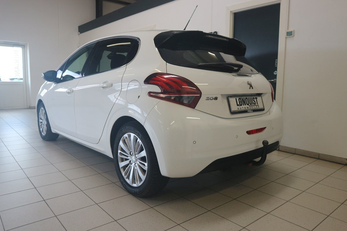 Peugeot 208 PureTech 82 Allure Sky