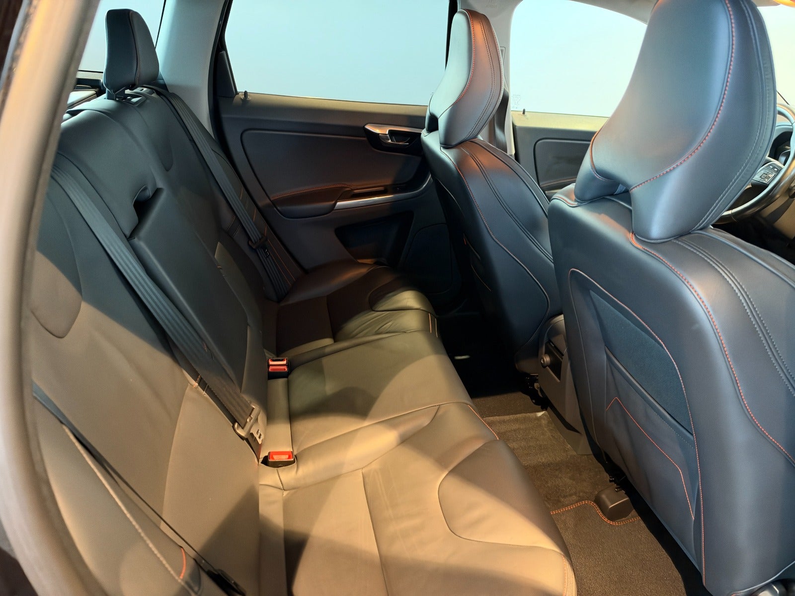 Volvo XC60 2,0 D4 190 Ocean Race aut. 5d - 8