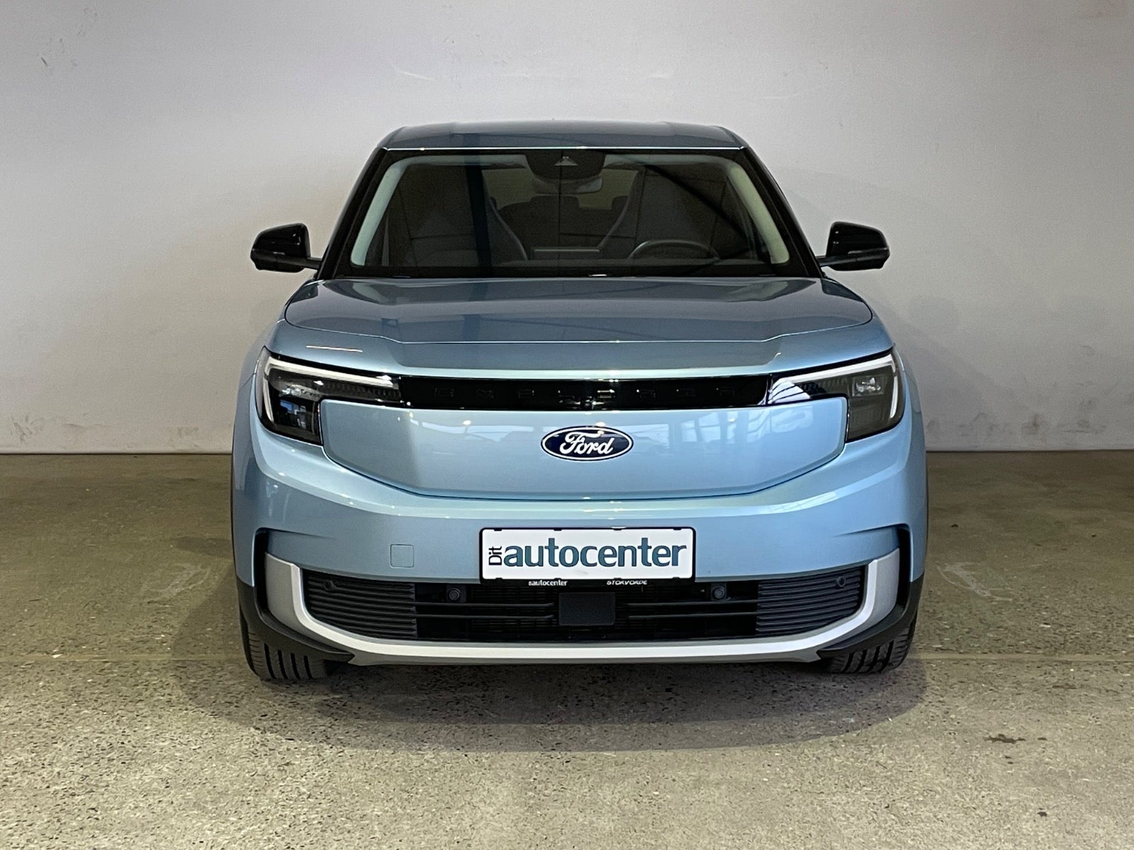 Ford Explorer Select Extended Range