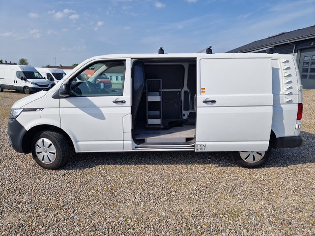 VW Transporter 2,0 TDi 110 Kassevogn lang