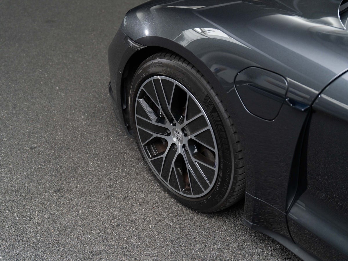 Gallery image 7 of 18