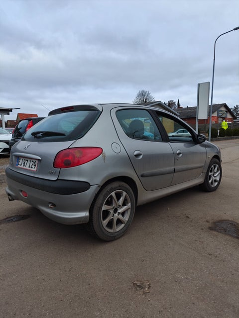 Peugeot 206 1,6 XT