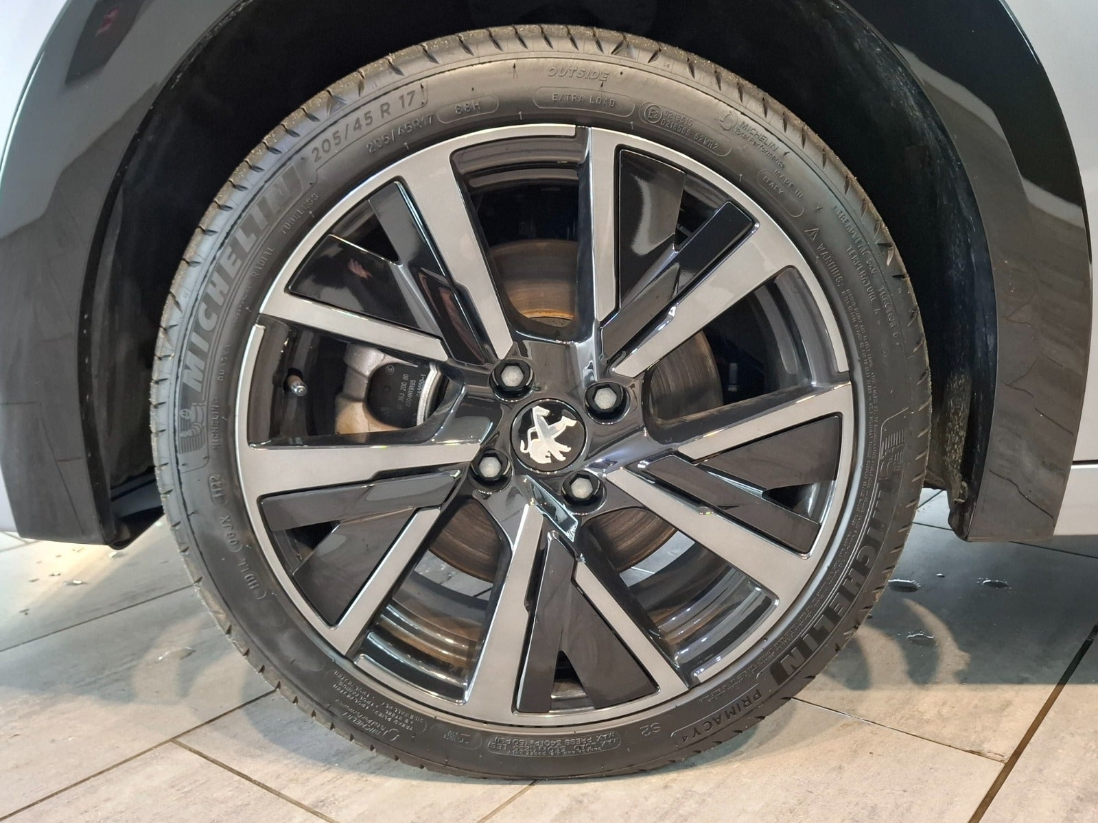 Peugeot e-208 GT
