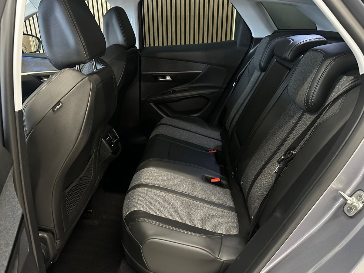 Peugeot 3008 Hybrid Allure Limited EAT8 Peugeot 3008 Hybrid Allure Limited EAT8