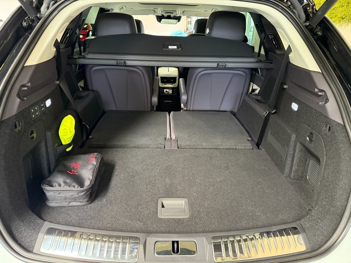 Hongqi E-HS9 Exclusive+