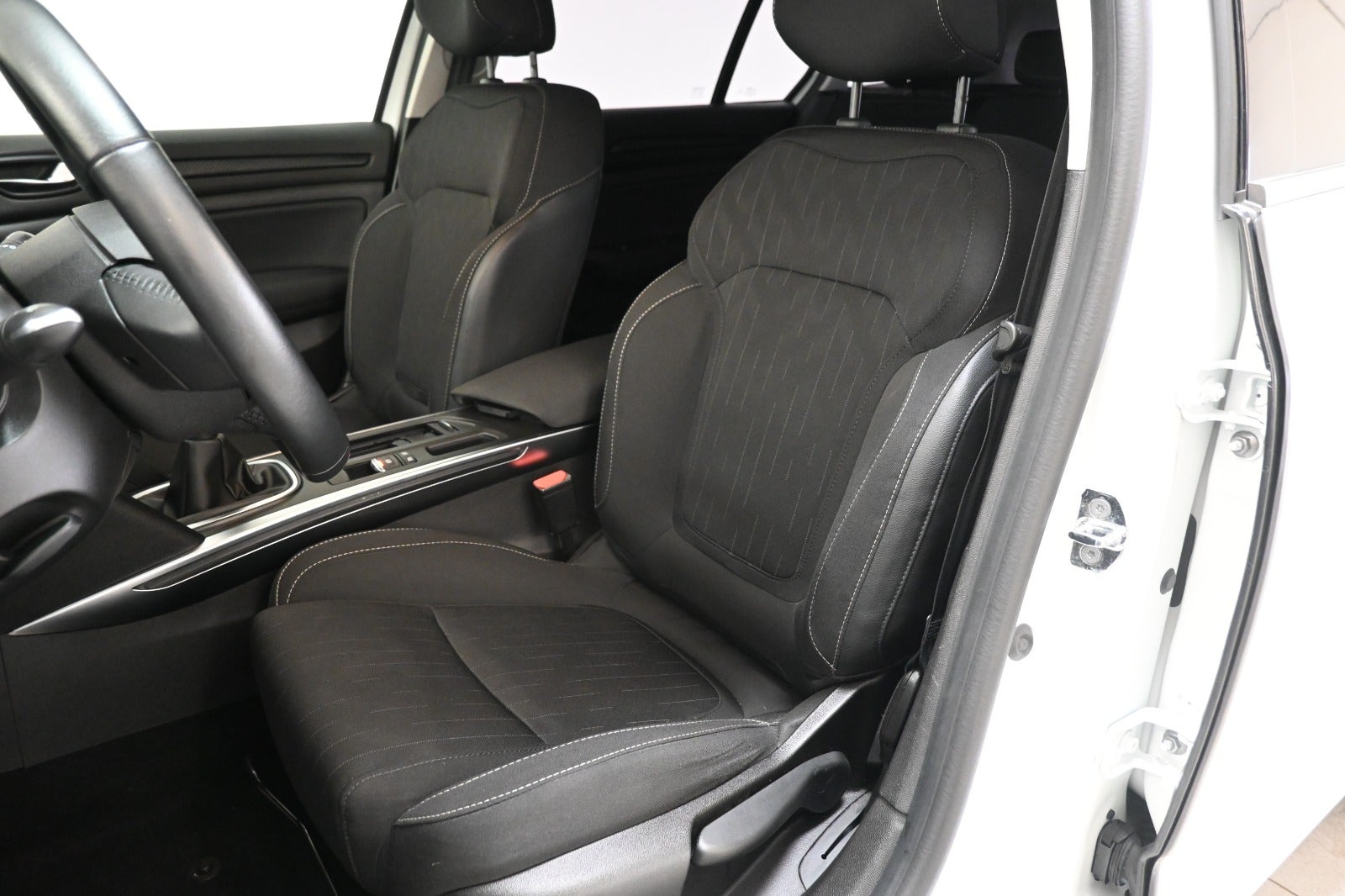Renault Megane IV TCe 140 Limited Sport Tourer
