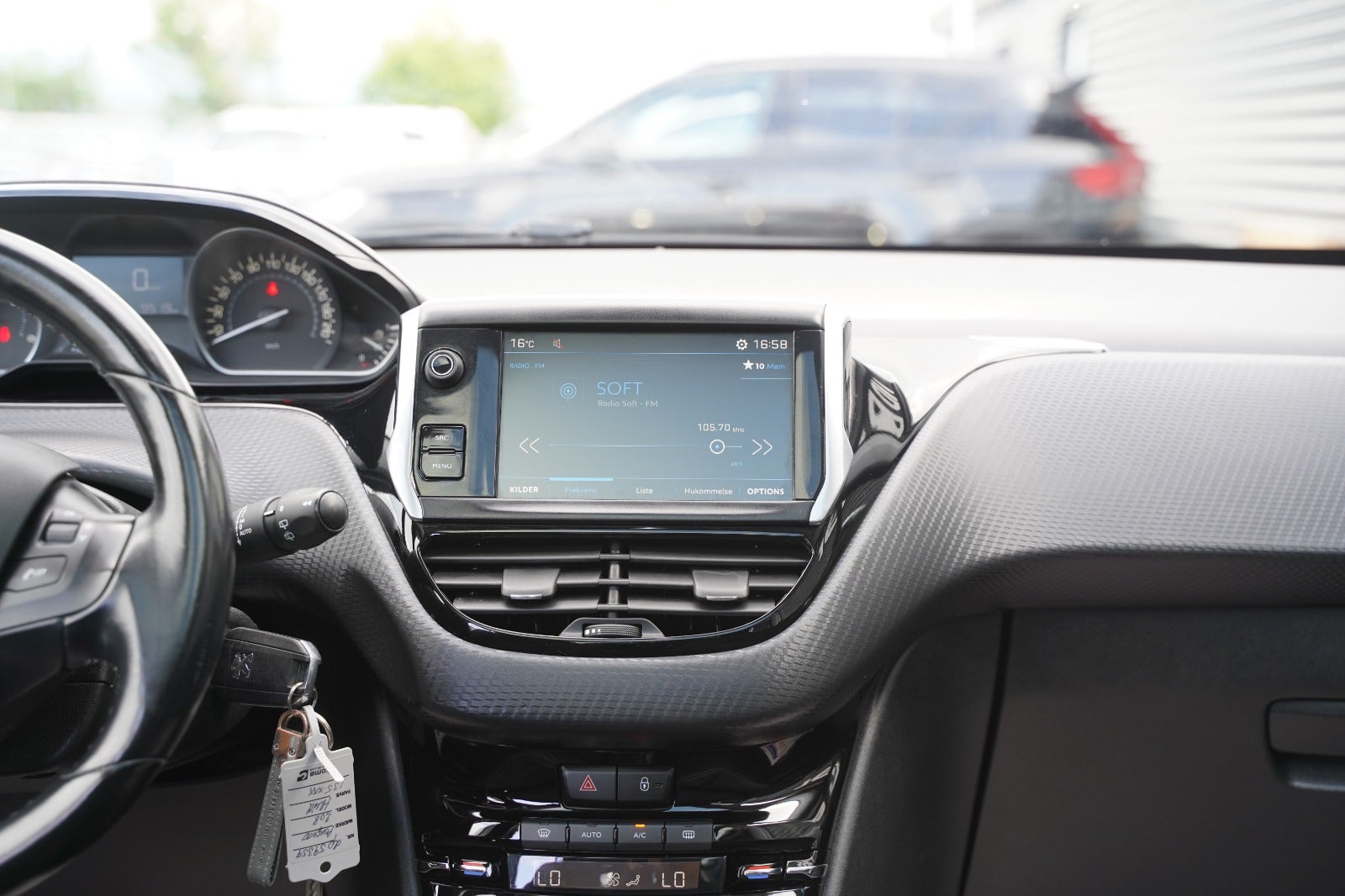Billede af Peugeot 208 1,6 BlueHDi 100 Allure Sky