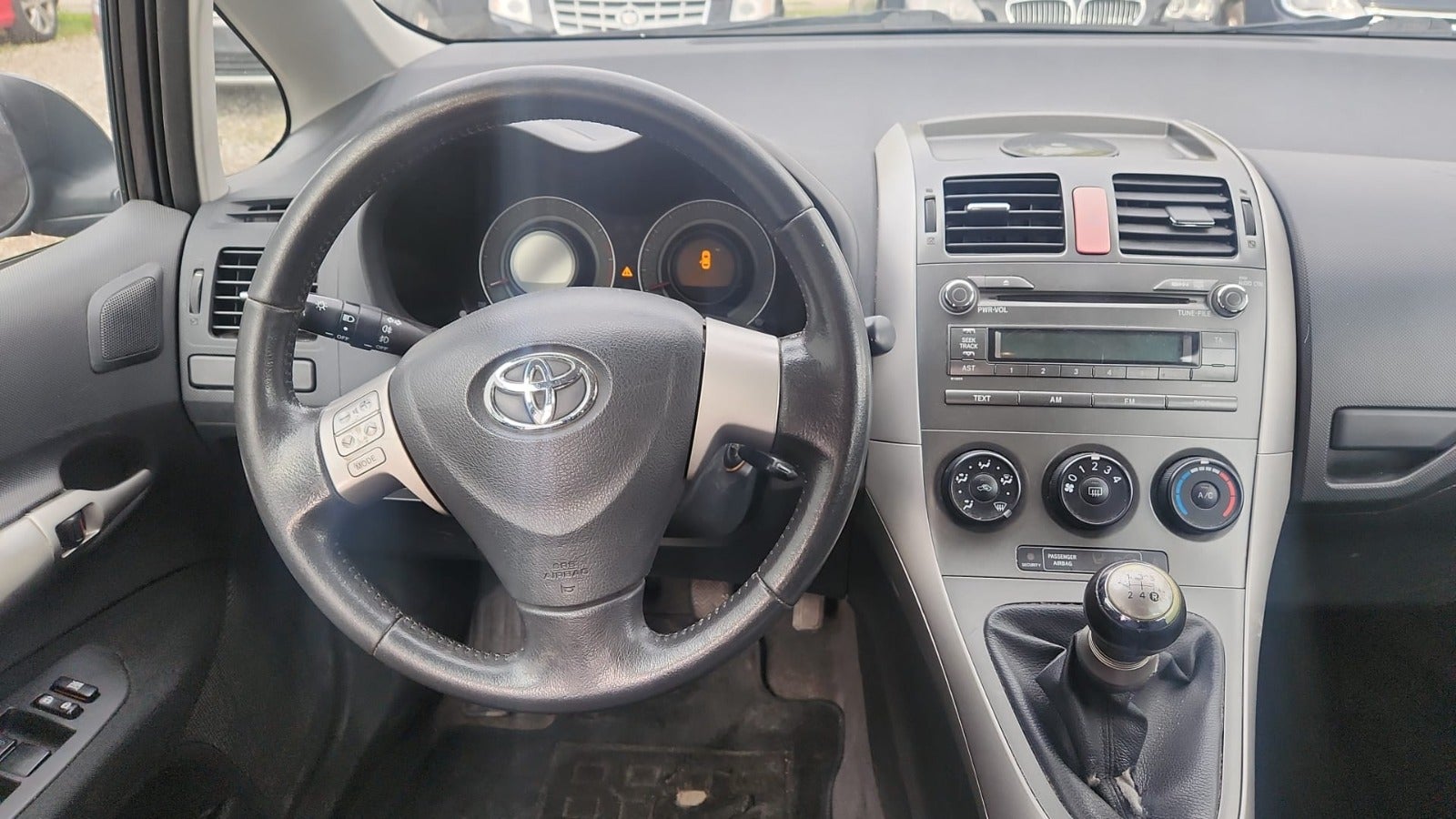 Toyota Auris Terra