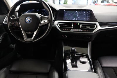 BMW 330e Touring Sport Line aut.