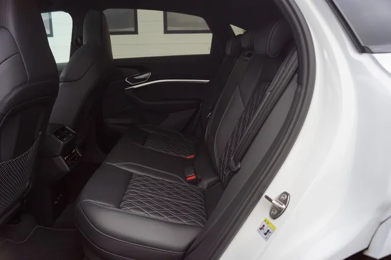 Audi e-tron S-line Sportback quattro