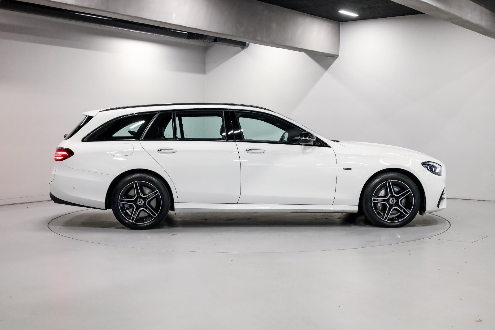 Mercedes-Benz E300 de 2,0 AMG Line stc. aut.