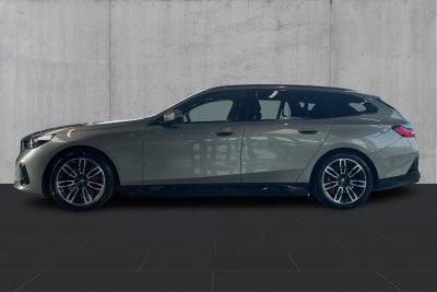 BMW i5 eDrive40 Touring M-Sport Pro - 1