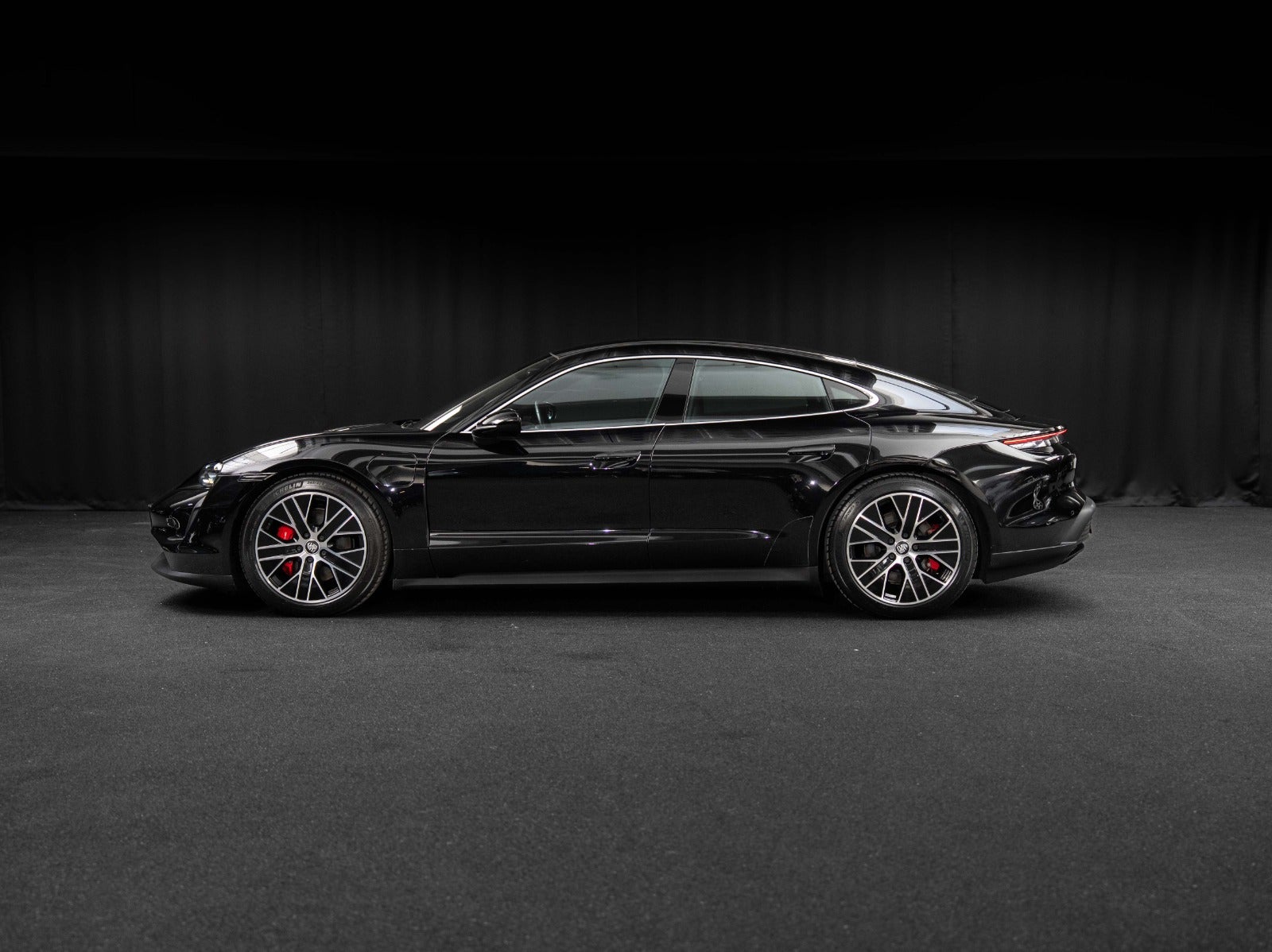 Gallery image 3 of 23