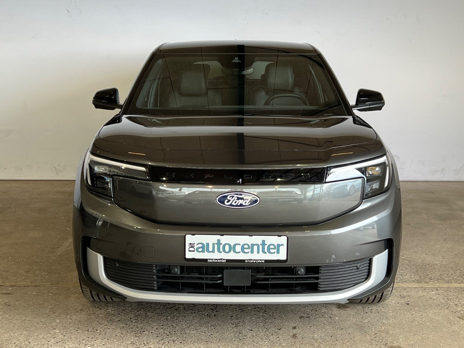 Ford Explorer Premium Extended Range AWD