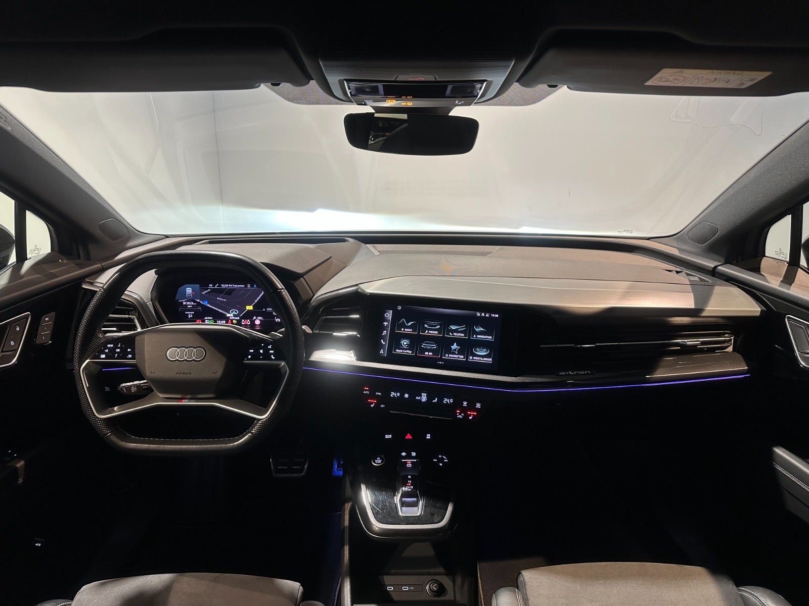 Audi Q4 e-tron 50 S-line quattro 5d - 5