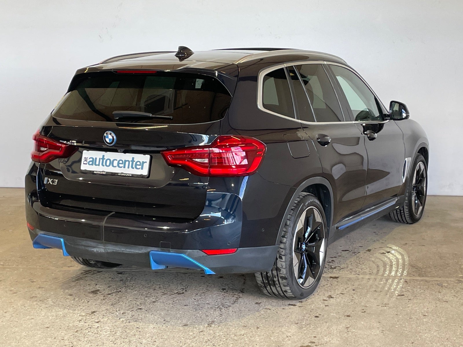 BMW iX3 Charged Plus