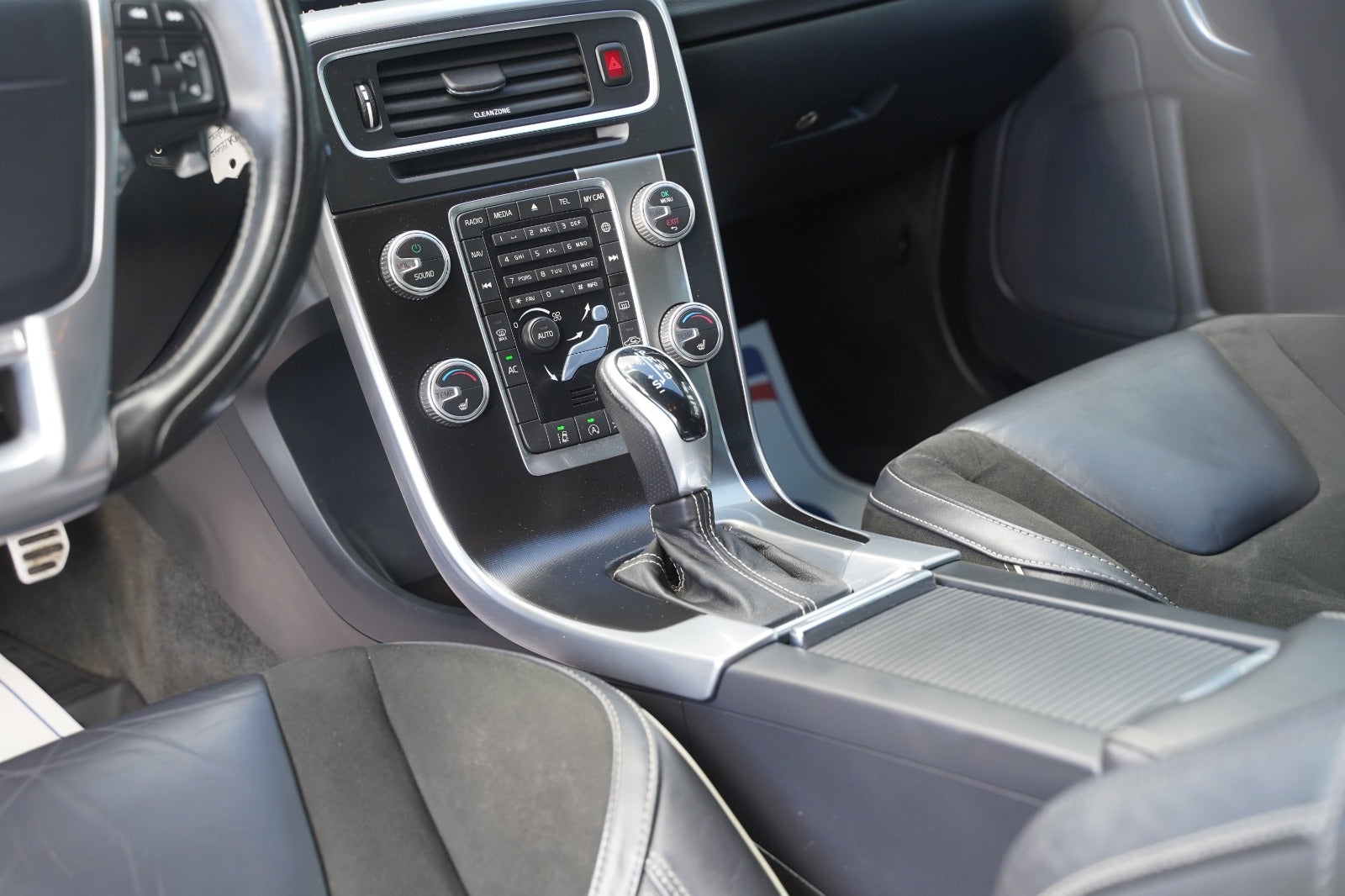 Billede af Volvo V60 2,0 D4 190 R-Design aut.