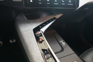 Peugeot e-5008