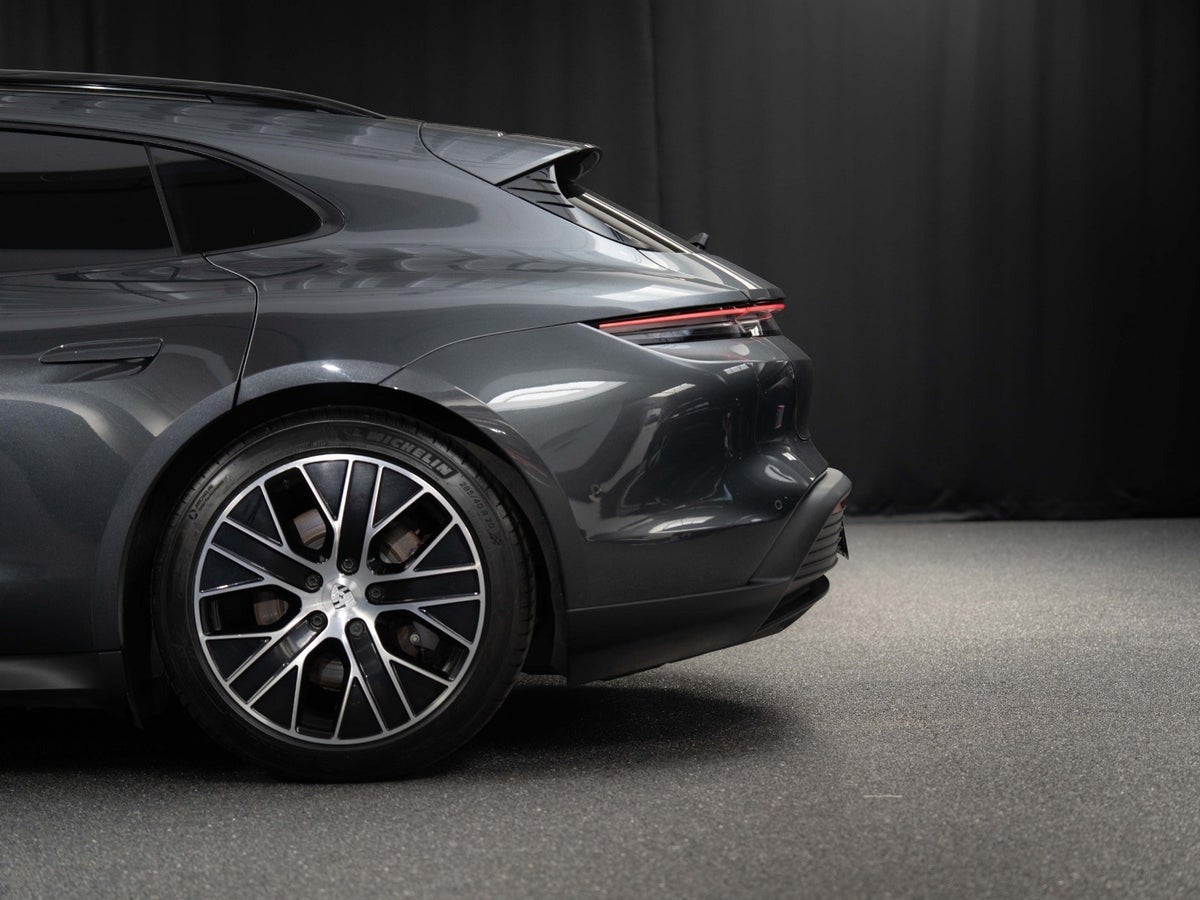 Gallery image 8 of 18