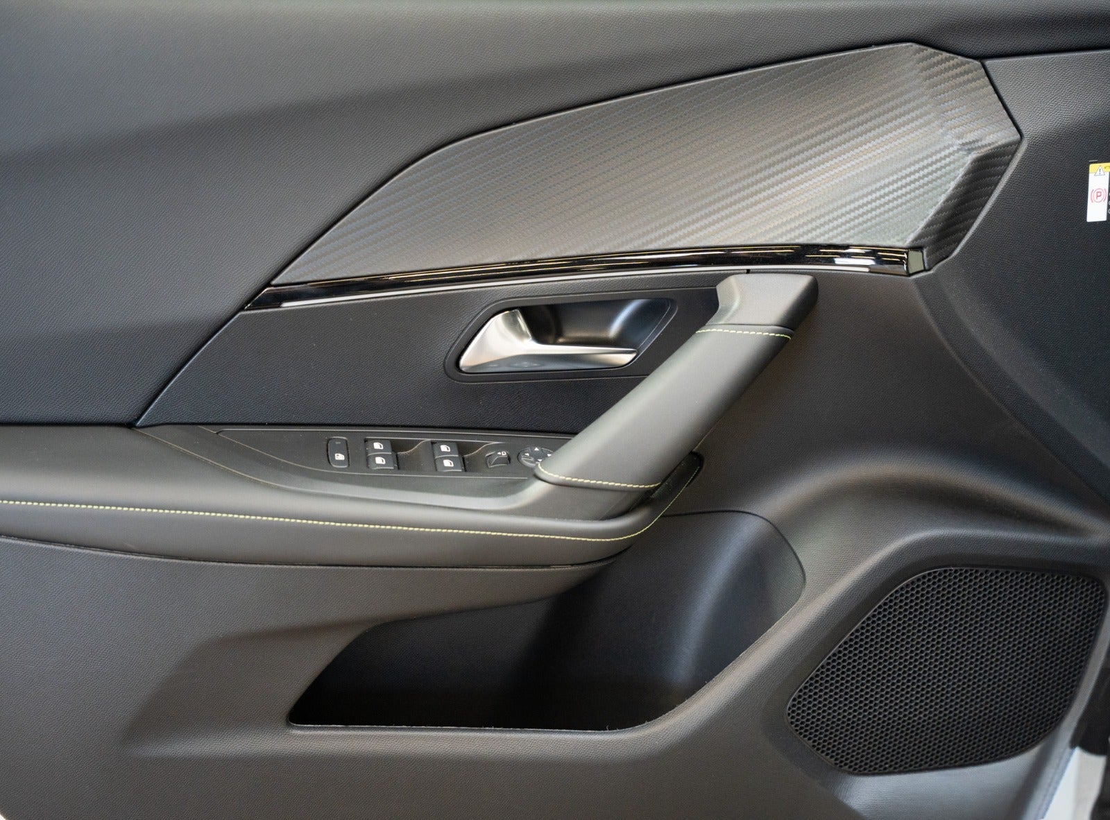 Billede af Peugeot e-2008 50 GT Sky