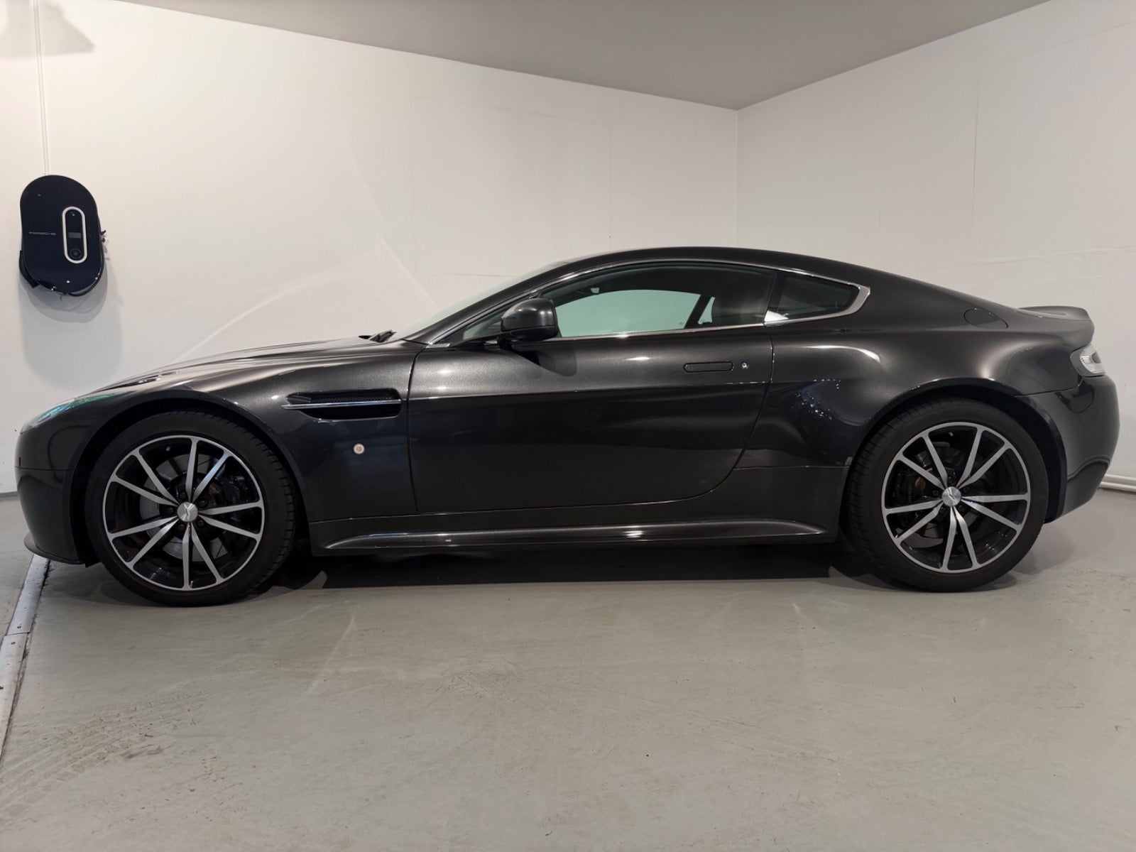 Aston Martin – V8 Vantage S