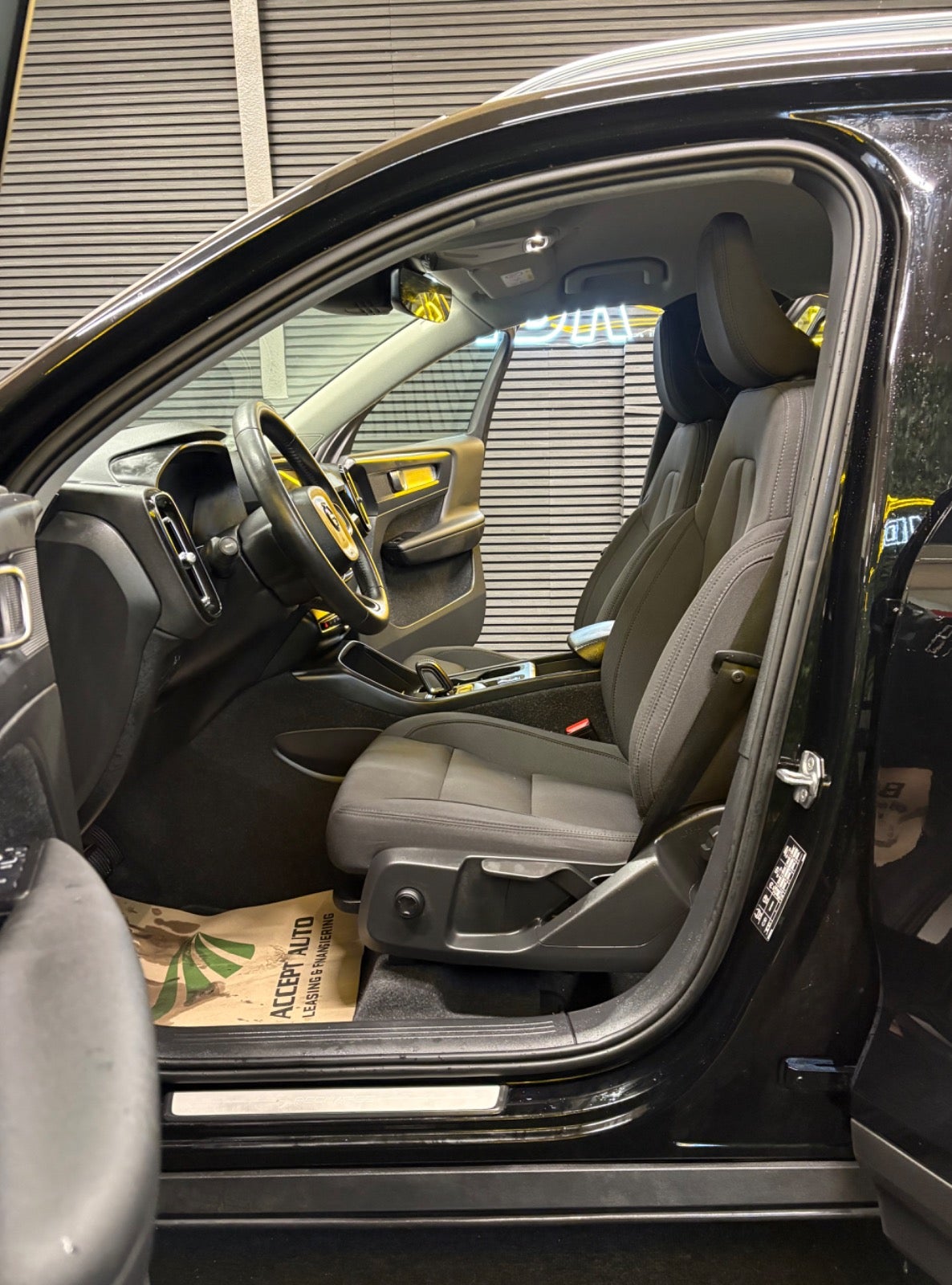 Billede af Volvo XC40 1,5 T4 ReCharge Momentum aut.