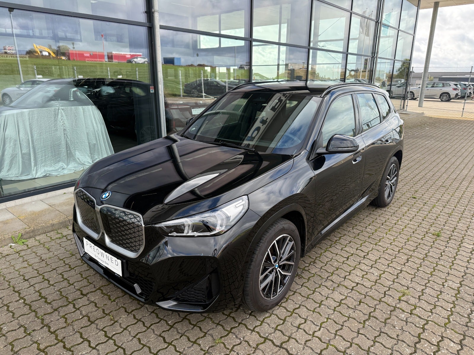 BMW iX1 eDrive20 M-Sport Premium 5d - 1