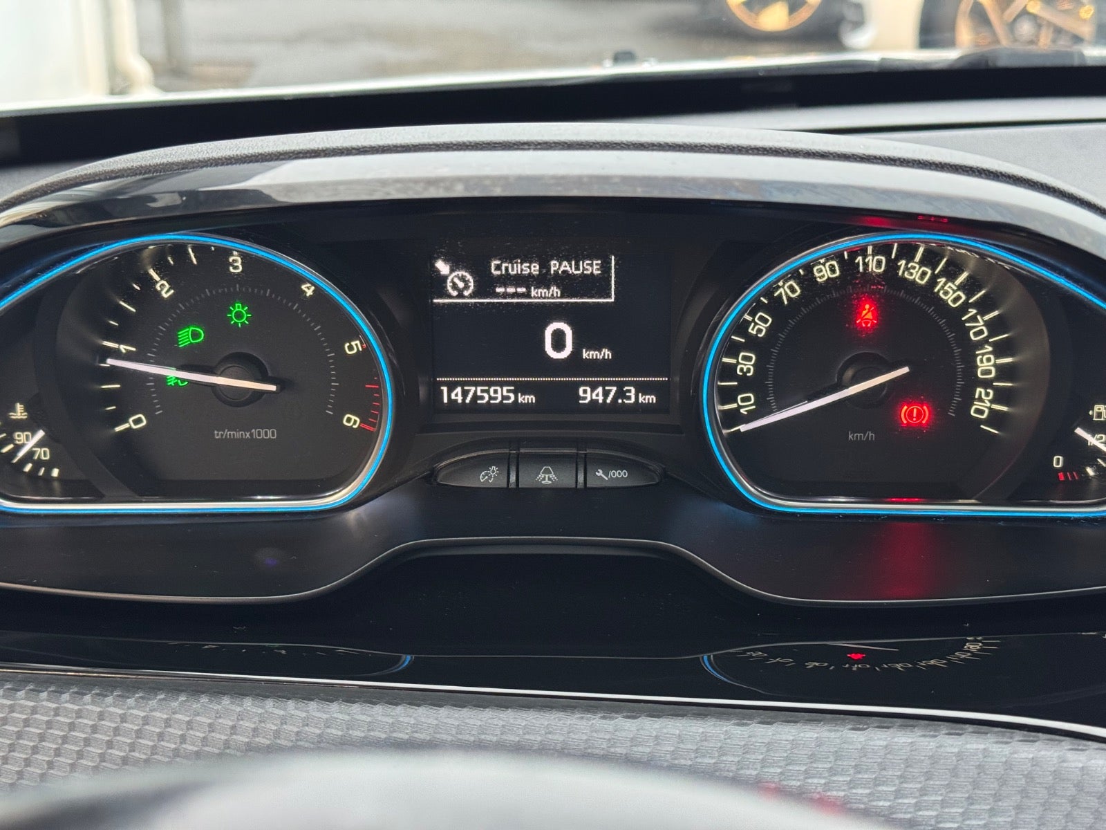 Billede af Peugeot 2008 1,5 BlueHDi 100 Allure Sky