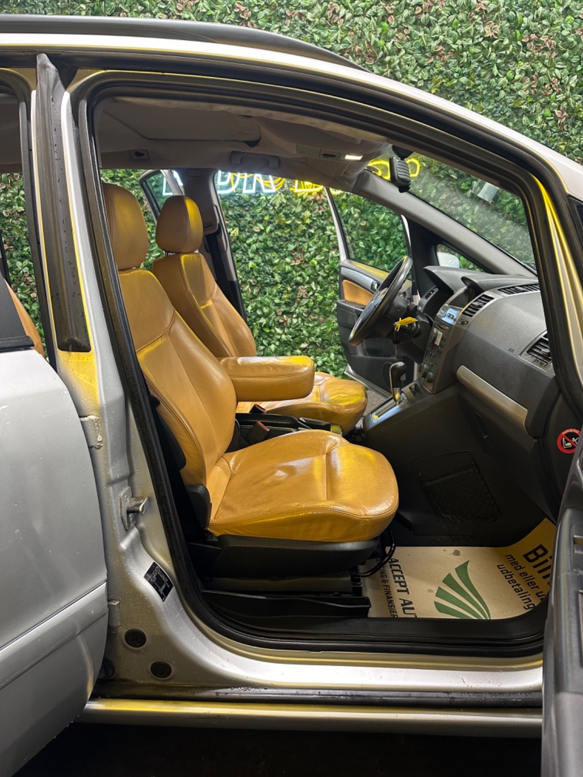 Billede af Opel Zafira 2,2 16V Cosmo aut.