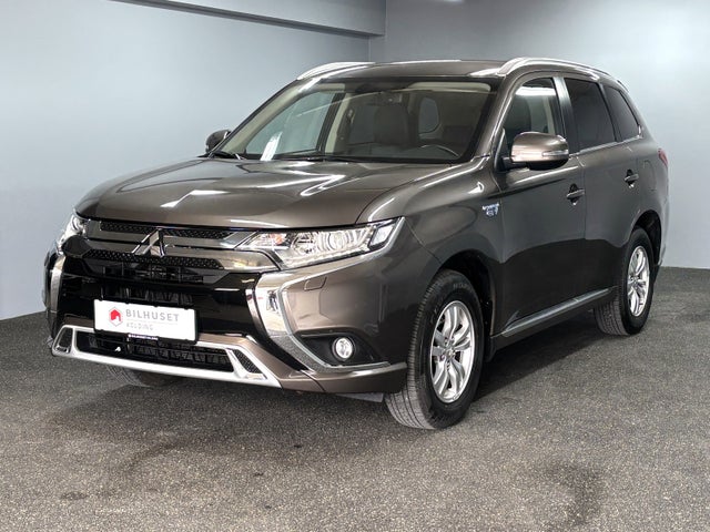 Mitsubishi Outlander 2,4 PHEV Invite CVT 4WD