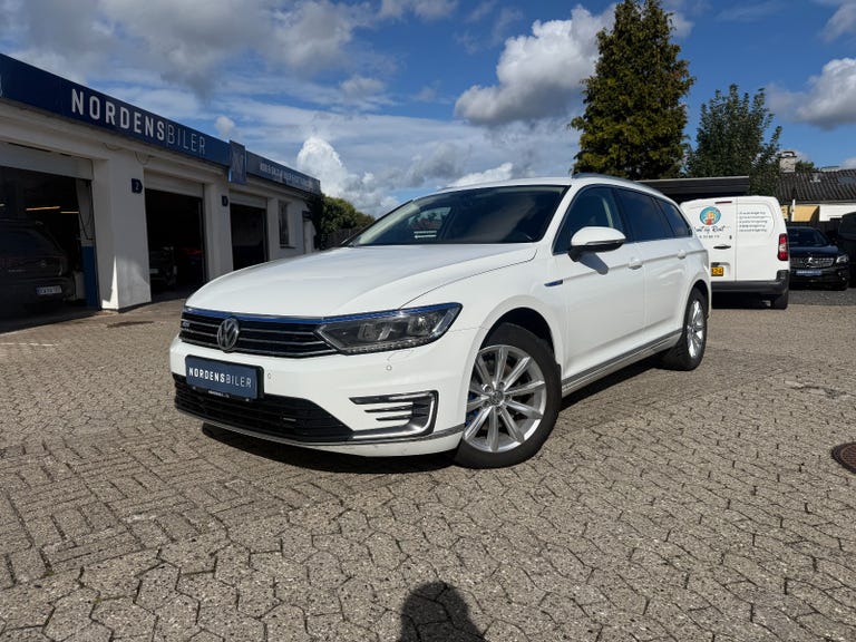 VW Passat GTE Variant DSG Van