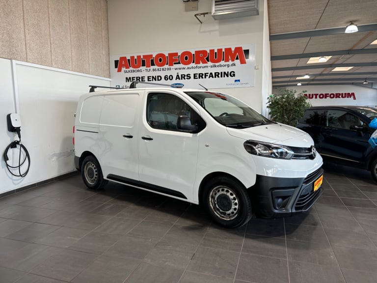 Toyota ProAce D 95 Compact Base