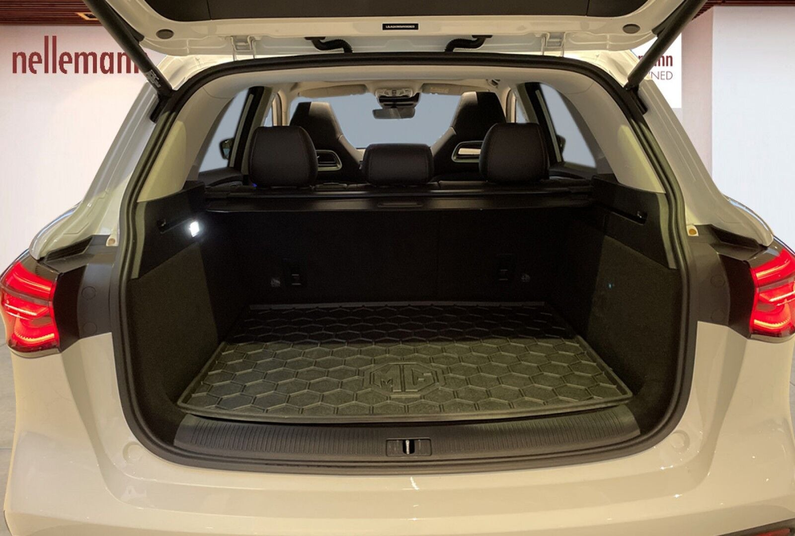 MG EHS PHEV Luxury
