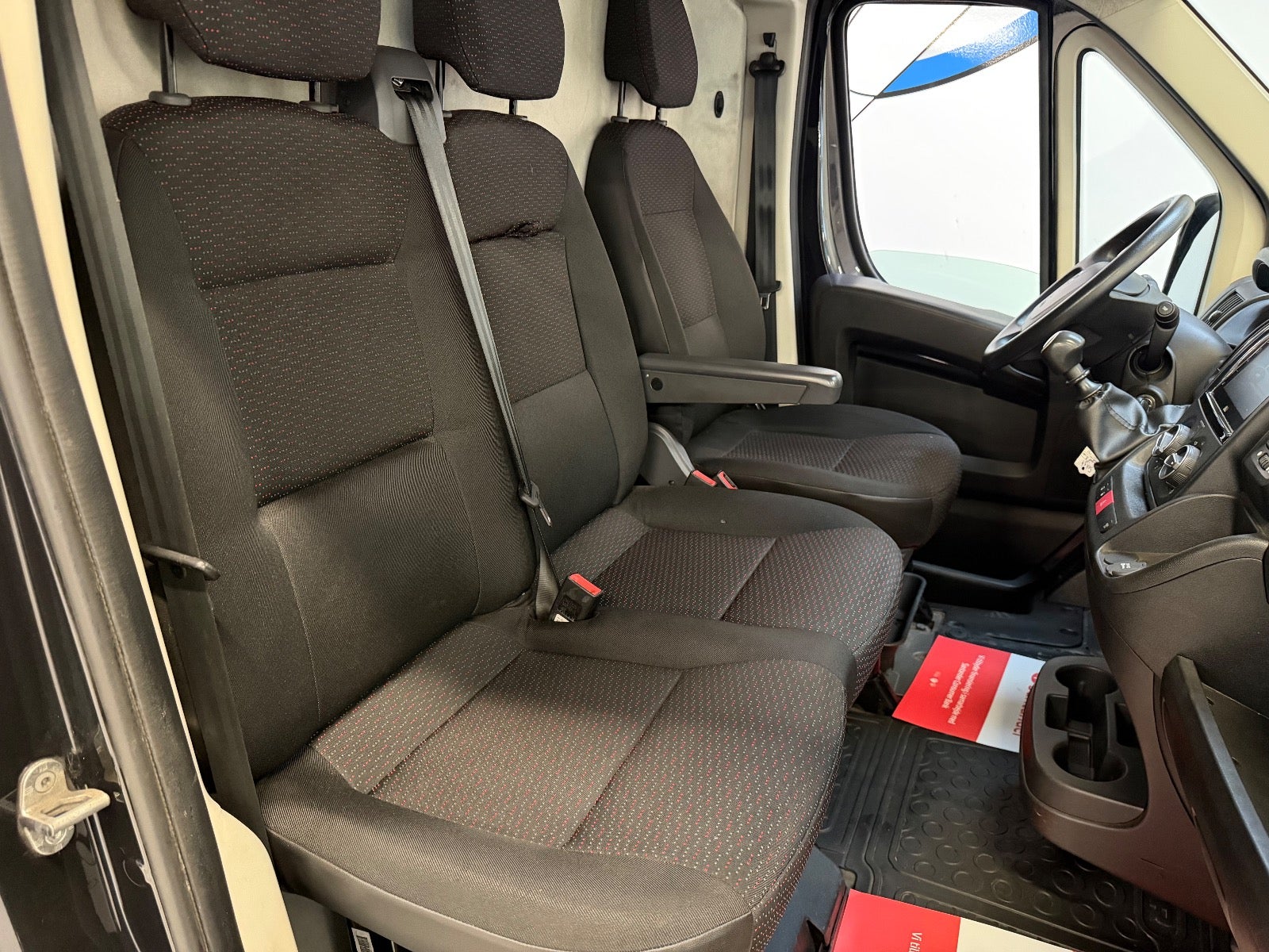 Billede af Peugeot Boxer 333 2,2 BlueHDi 140 L2H1 Premium