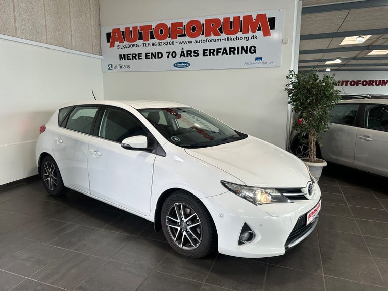 Toyota Auris D-4D T2+