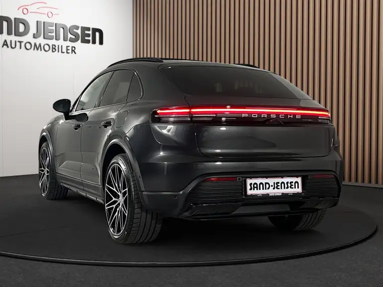 Porsche Macan 4