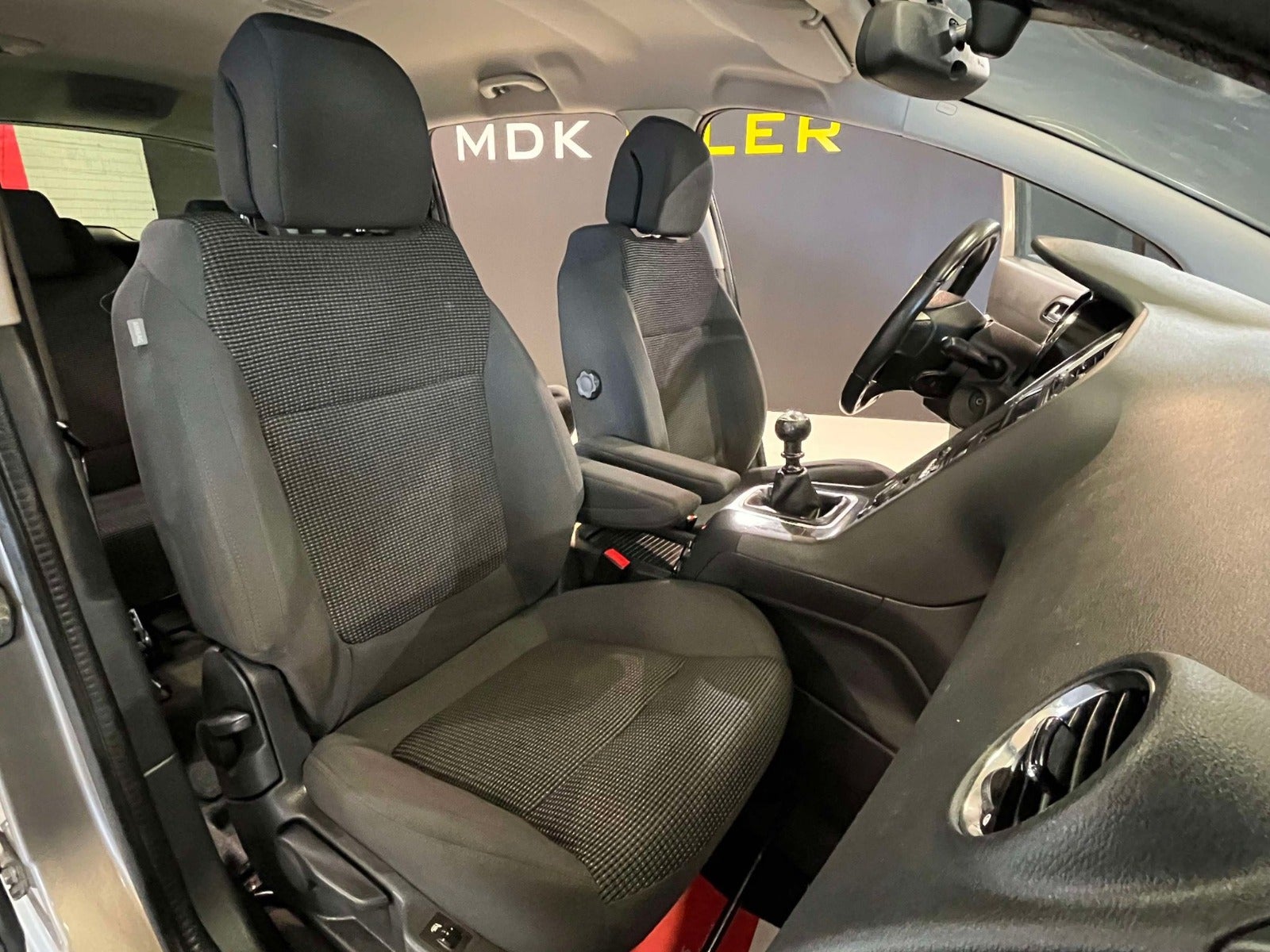 Billede af Peugeot 5008 1,6 BlueHDi 120 Allure 7prs