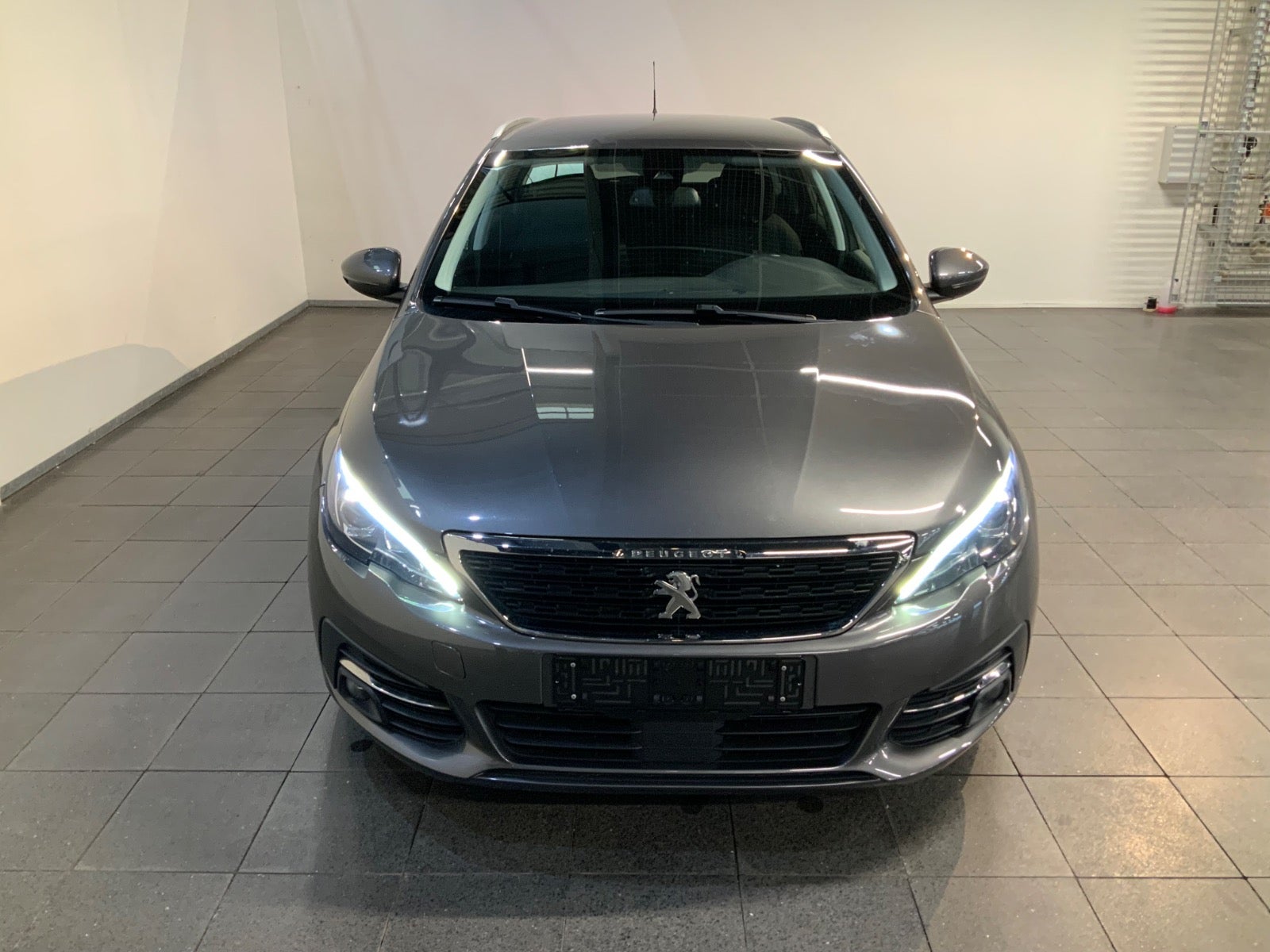 Peugeot 308 (2/8)