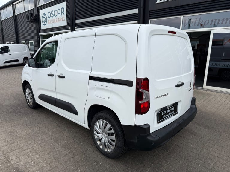 Peugeot Partner BlueHDi 100 L1V1 Plus Van