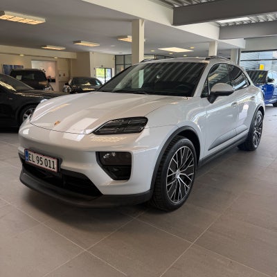 Porsche Macan 4   5d