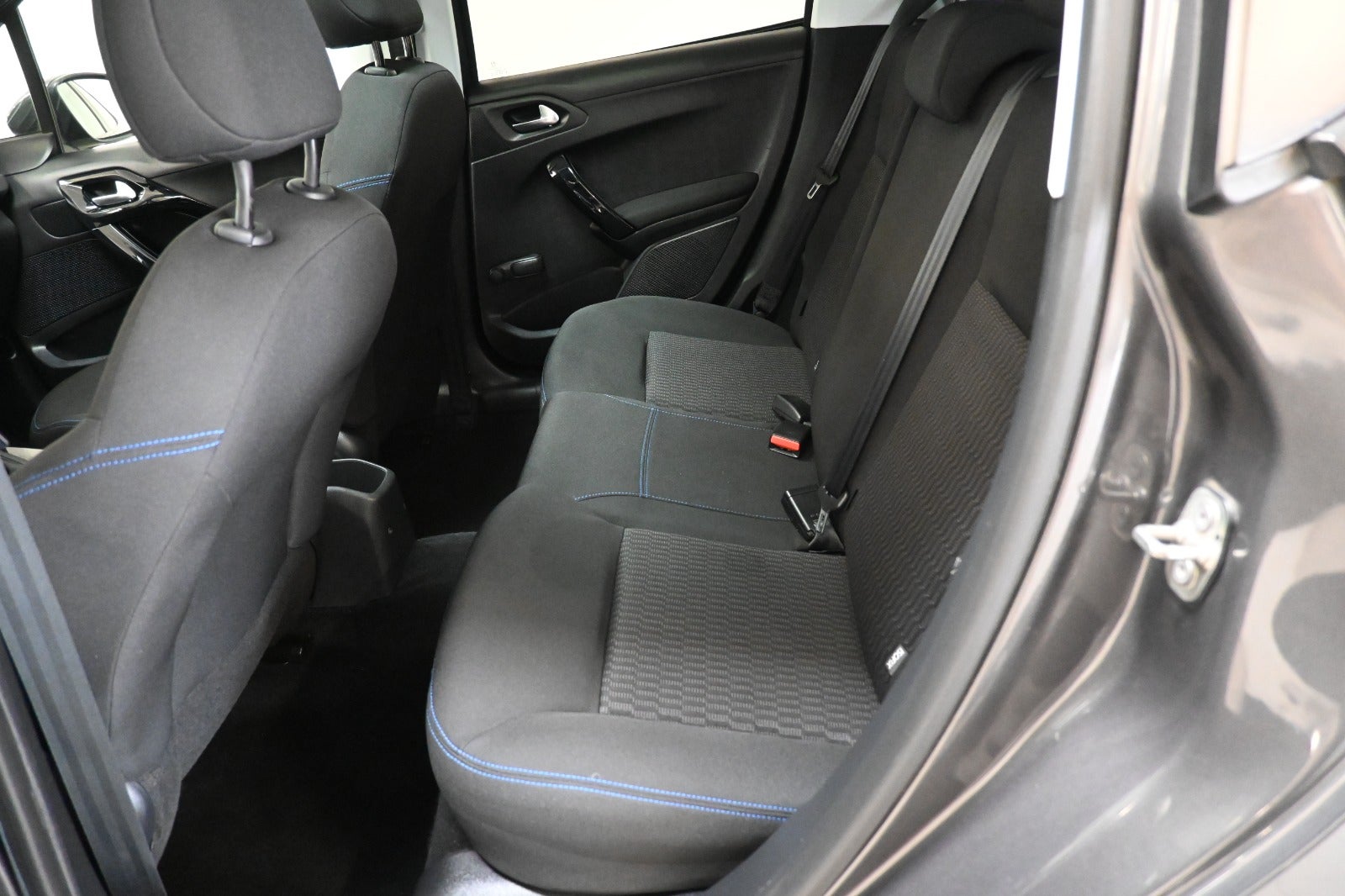 Peugeot 208 BlueHDi 100 Signature Sky