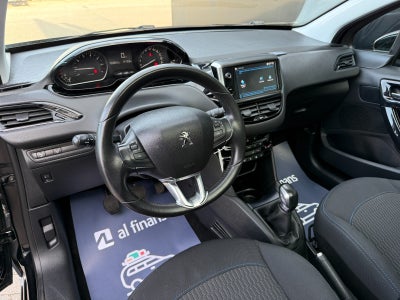 Peugeot 208 PureTech 82 Signature Sky Van